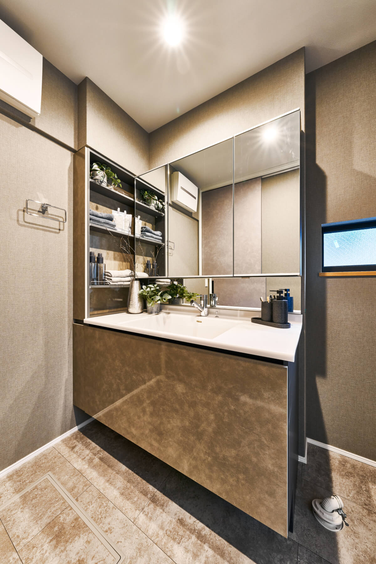 POWDER ROOM