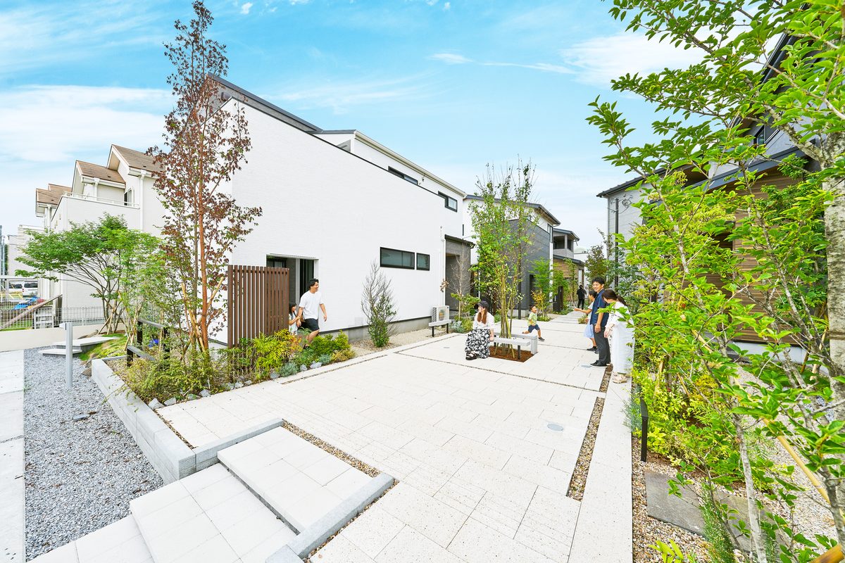 歩行者専用通路と共有の広場（美園66）